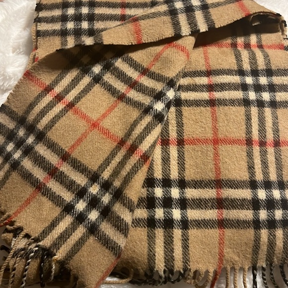 Burberry scarf - Picture 5 of 7